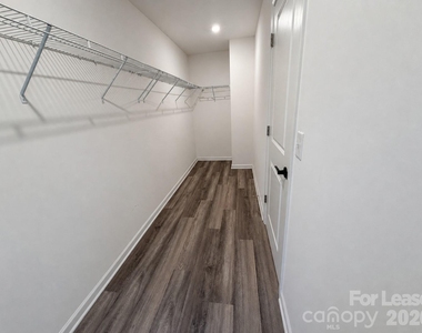 3220 Capitol Drive - Photo Thumbnail 12