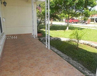 1912 Taft Street - Photo Thumbnail 2