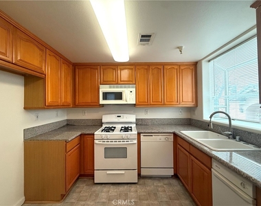 3317 Del Mar Ave - Photo Thumbnail 12