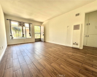 233 S Baldwin Avenue - Photo Thumbnail 11