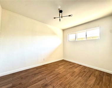 233 S Baldwin Avenue - Photo Thumbnail 9