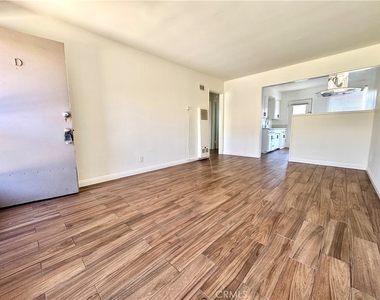 233 S Baldwin Avenue - Photo Thumbnail 10