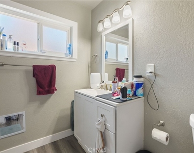 2358 Snowden Avenue - Photo Thumbnail 24