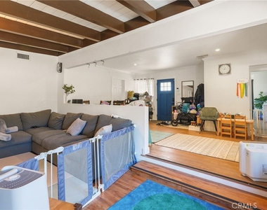 2358 Snowden Avenue - Photo Thumbnail 9