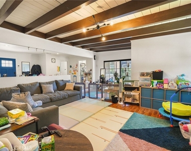 2358 Snowden Avenue - Photo Thumbnail 10