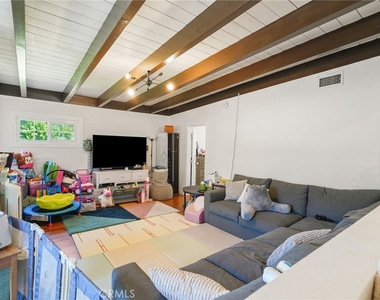 2358 Snowden Avenue - Photo Thumbnail 7