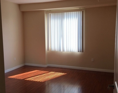 15435 Vanowen - Photo Thumbnail 3
