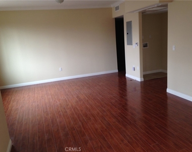 15435 Vanowen - Photo Thumbnail 2