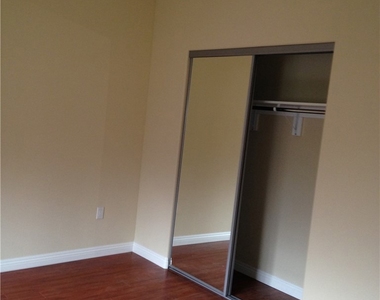 15435 Vanowen - Photo Thumbnail 4