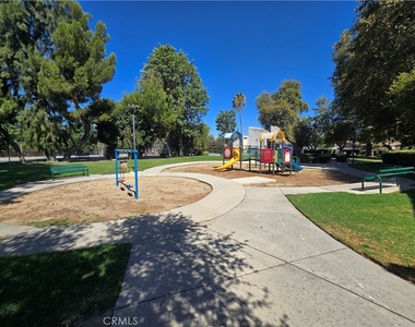 7641 Reseda - Photo Thumbnail 4