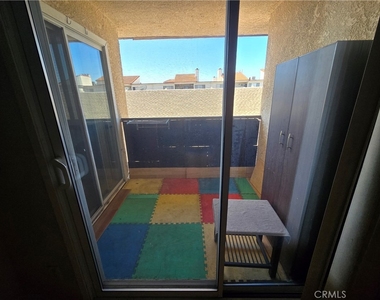 7641 Reseda - Photo Thumbnail 7