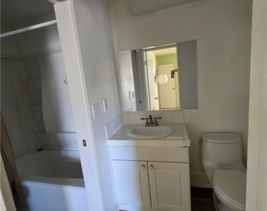 7641 Reseda - Photo Thumbnail 13