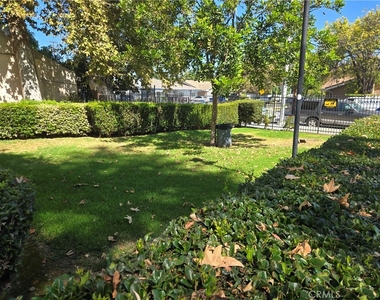 7641 Reseda - Photo Thumbnail 1