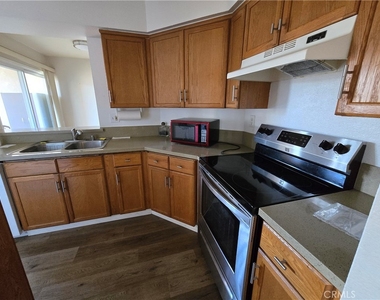 7641 Reseda - Photo Thumbnail 8