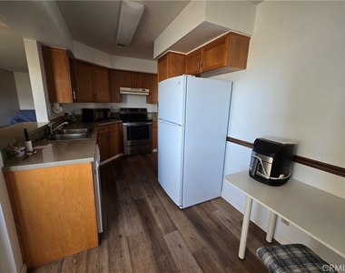 7641 Reseda - Photo Thumbnail 9