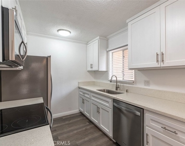 6520 Shirley Avenue - Photo Thumbnail 4