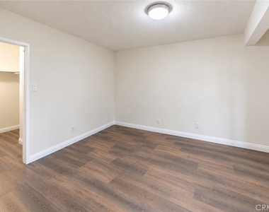 6520 Shirley Avenue - Photo Thumbnail 8