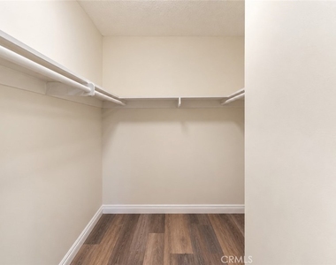 6520 Shirley Avenue - Photo Thumbnail 9