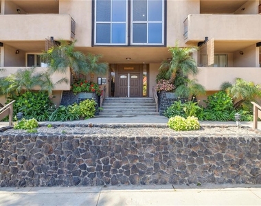 17000 Burbank Boulevard - Photo Thumbnail 16