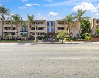 17000 Burbank Boulevard - Photo Thumbnail 18