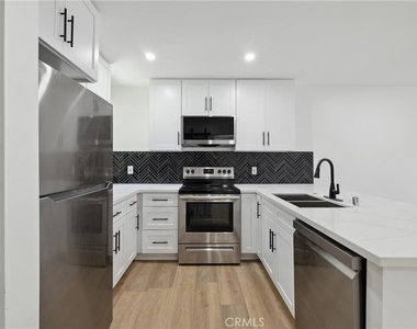 17000 Burbank Boulevard - Photo Thumbnail 1