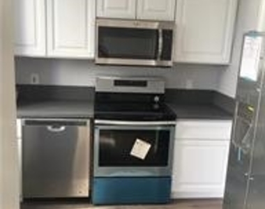 10747 Wilshire - Photo Thumbnail 7