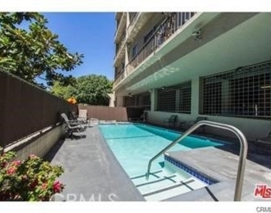 10747 Wilshire - Photo Thumbnail 11