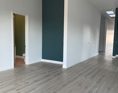 22520 Clarendon - Photo Thumbnail 6