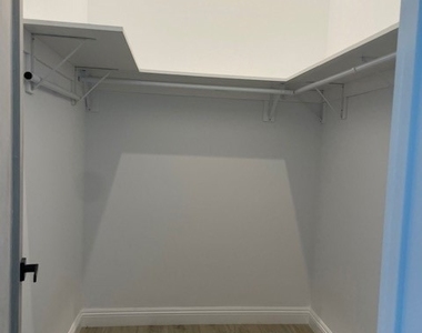 22520 Clarendon - Photo Thumbnail 15