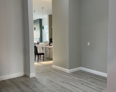 22520 Clarendon - Photo Thumbnail 14