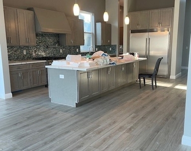 22520 Clarendon - Photo Thumbnail 20