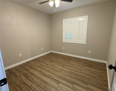 1224 Poplar - Photo Thumbnail 2
