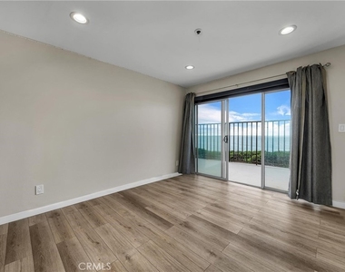 535 Esplanade - Photo Thumbnail 13