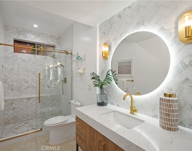 828 N Hudson - Photo Thumbnail 12