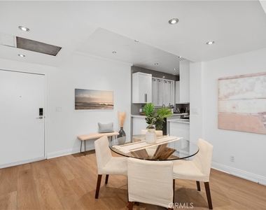 828 N Hudson - Photo Thumbnail 7