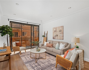 828 N Hudson - Photo Thumbnail 3