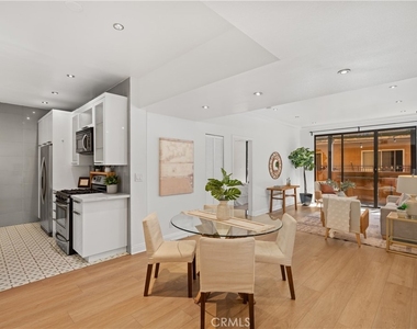828 N Hudson - Photo Thumbnail 2