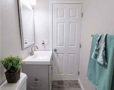 21786 Cottonwood Avenue - Photo Thumbnail 14