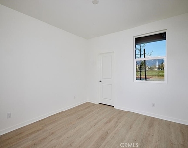 944 N Divino Privado - Photo Thumbnail 16