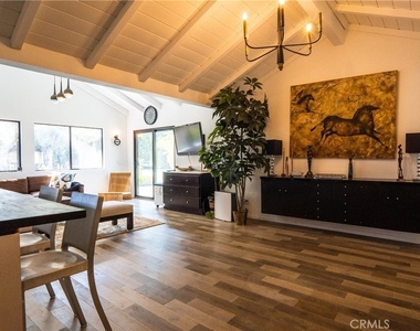 1304 E Carleton Avenue - Photo Thumbnail 5