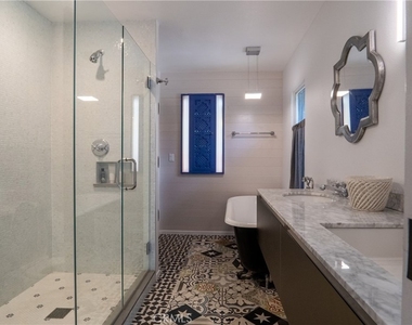 1304 E Carleton Avenue - Photo Thumbnail 10