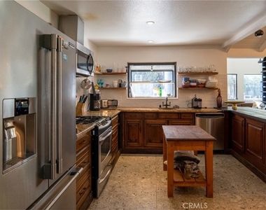 1304 E Carleton Avenue - Photo Thumbnail 8