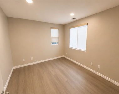 2308 Navigation Circle - Photo Thumbnail 18