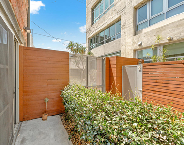 527 Molino - Photo Thumbnail 22