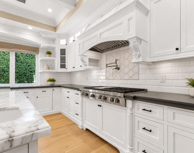 10331 Valley Spring Lane - Photo Thumbnail 11