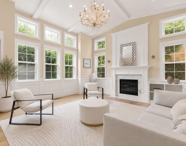10331 Valley Spring Lane - Photo Thumbnail 6