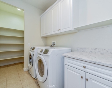 219 Wicker - Photo Thumbnail 18