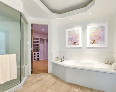8835 Evanview - Photo Thumbnail 16
