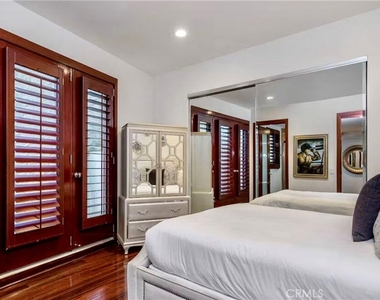 8835 Evanview - Photo Thumbnail 17