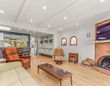 2462 Lozana Road - Photo Thumbnail 11